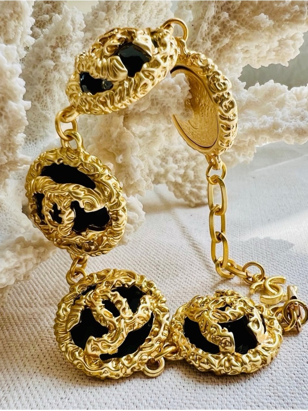 Medallion Gold/black GWP with box
